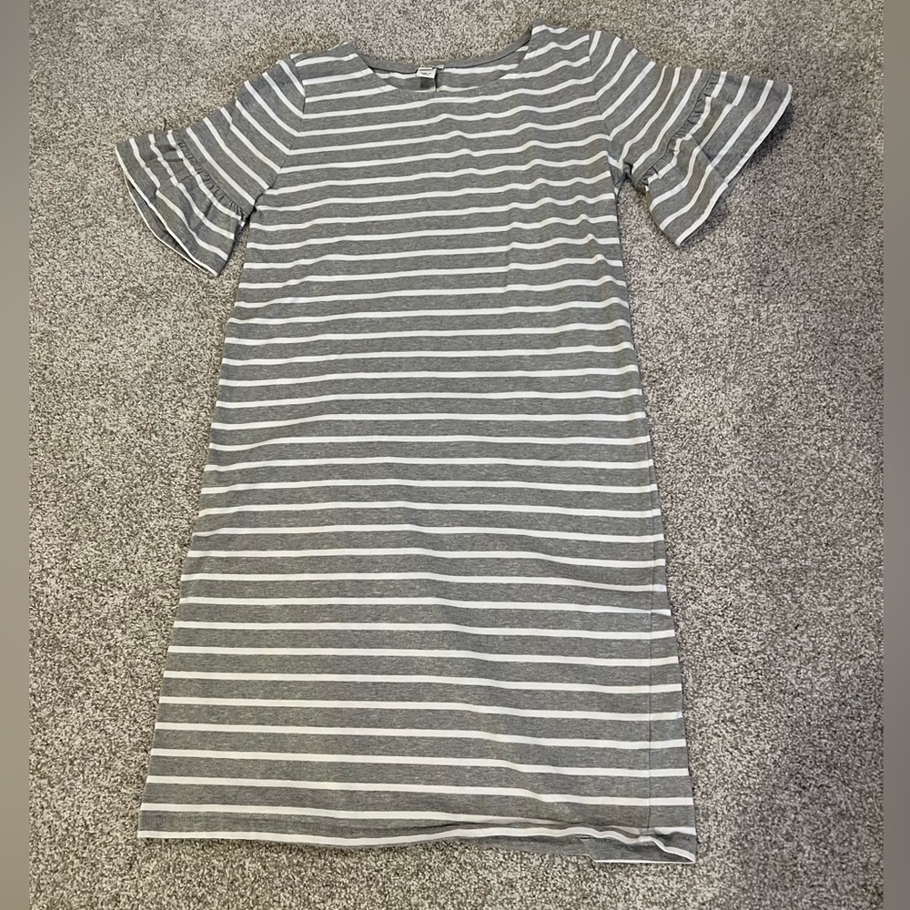 Short bell sleeve dress. Excellent condition.
